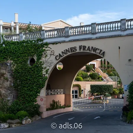 Un De Charme Vue & Piscine D'exception Apartment Cannes